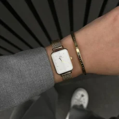Reloj Quadro Dorado, Elegante y Funcional