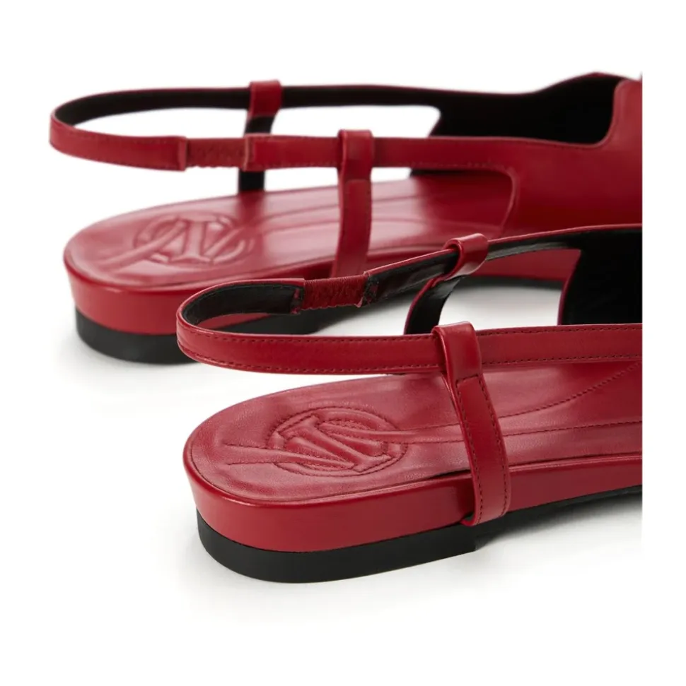 Sandalias rojas con tira y punta afilada