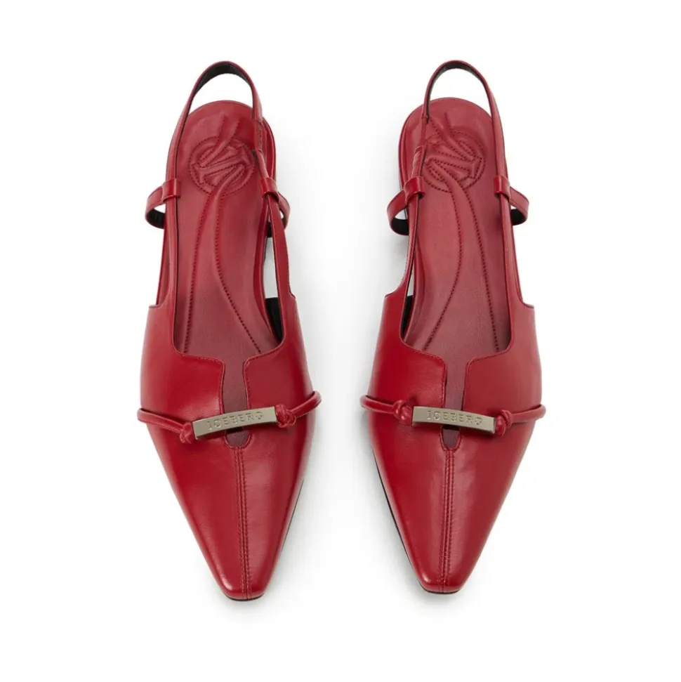 Sandalias rojas con tira y punta afilada