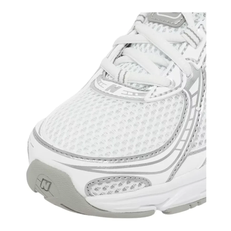 740 Sneakers