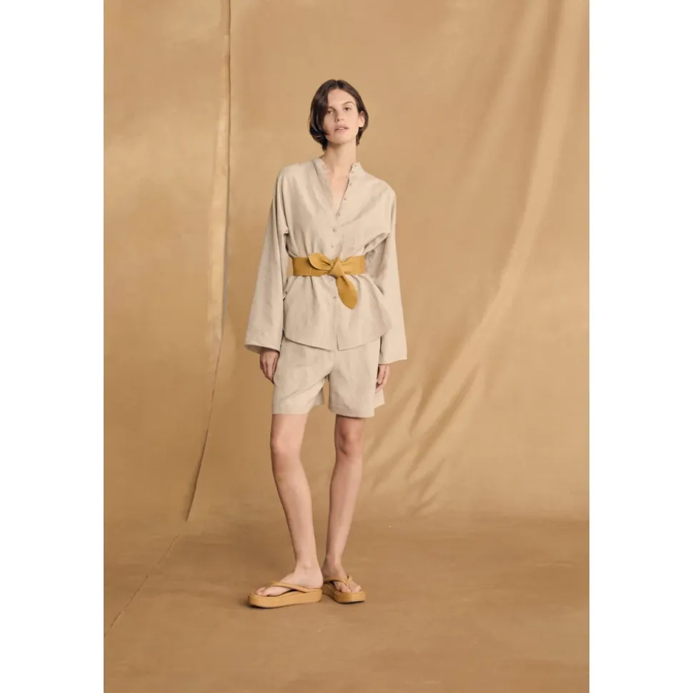 Tilo, camisa de rayas gris y marron-