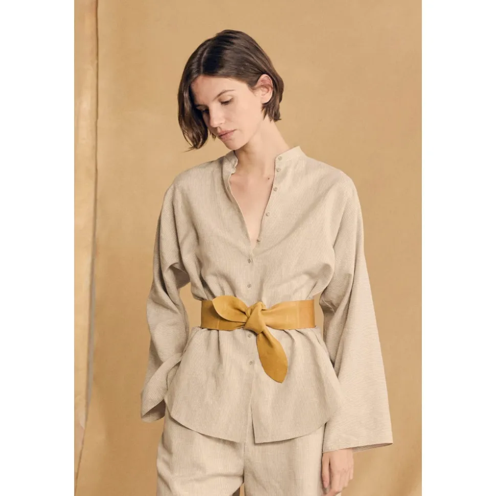 Tilo, camisa de rayas gris y marron-