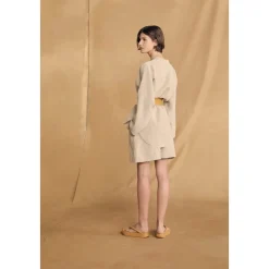 Tilo, camisa de rayas gris y marron-