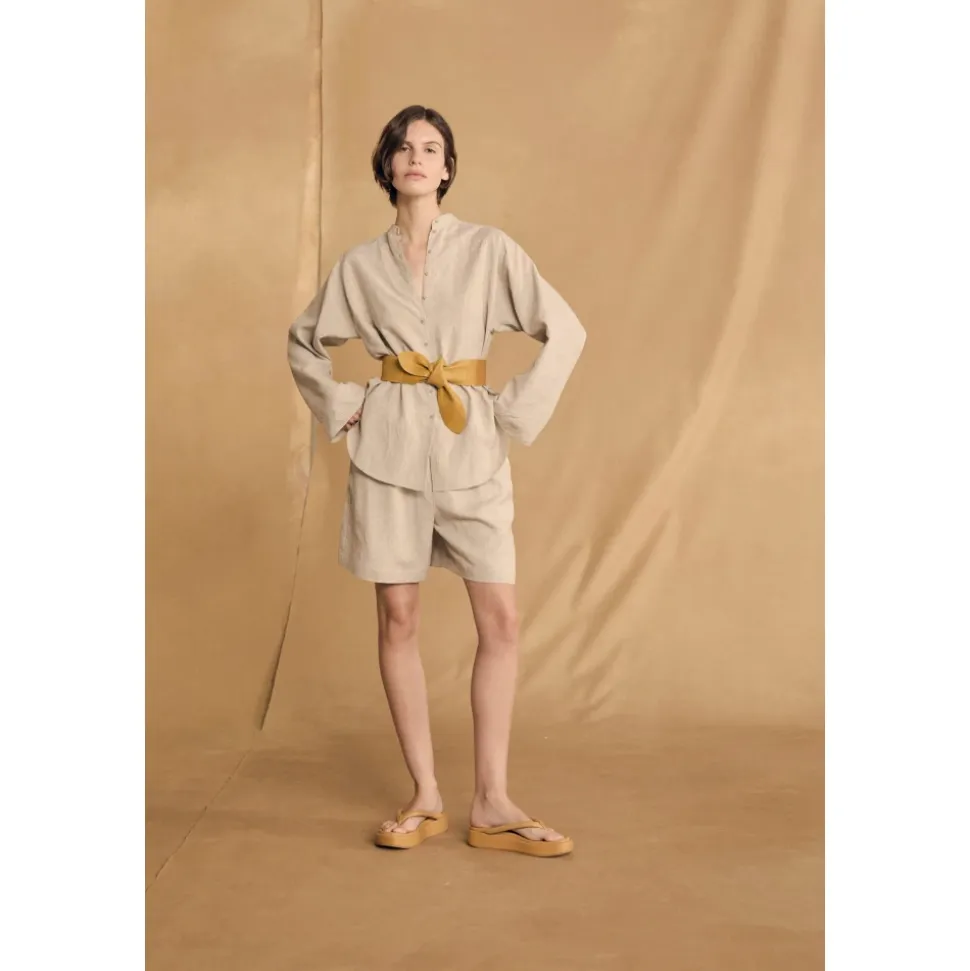 Tilo, camisa de rayas gris y marron-