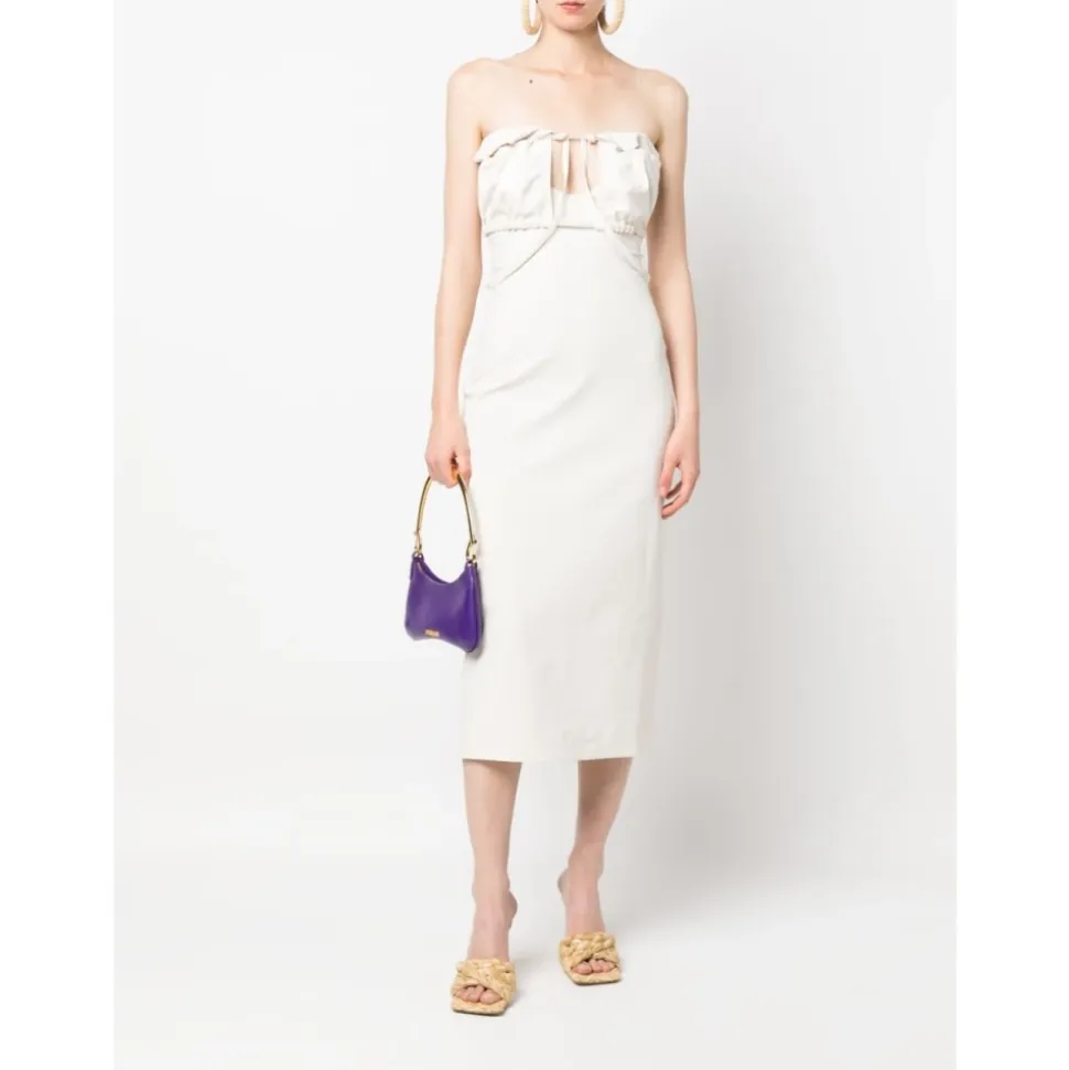 Vestido Blanco sin Tirantes con Detalles