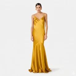 Vestido de satén de alfombra roja