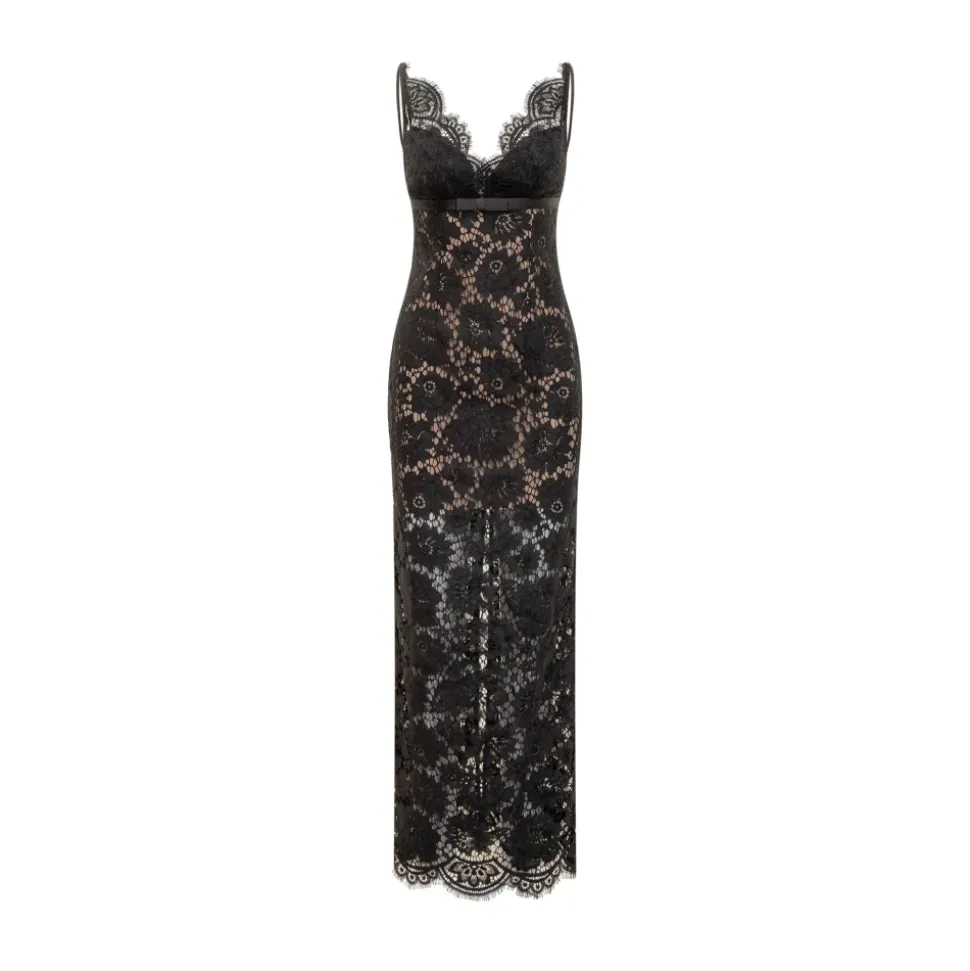 Vestido Negro de Encaje con Escote Corazón