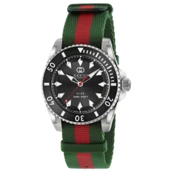 YA136364 - Dive 40 mm caja de acero inoxidable, esfera negra, bisel de cerámica, correa nato verde-rojo-verde, movimiento automático