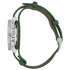 YA136364 - Dive 40 mm caja de acero inoxidable, esfera negra, bisel de cerámica, correa nato verde-rojo-verde, movimiento automático