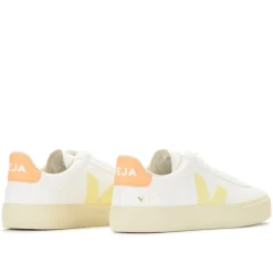 Zapatilla Campo Blanca con Detalles Melocotón