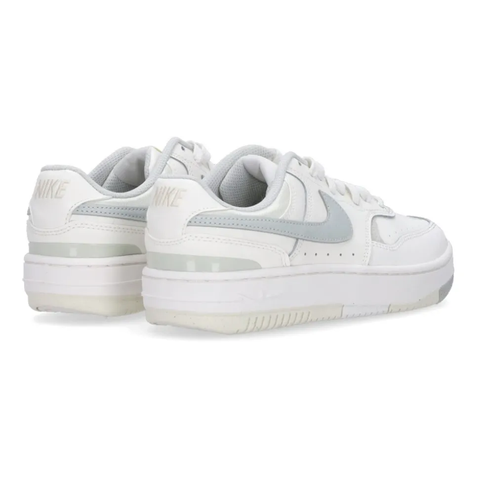 Zapatillas bajas con cordones para mujeres