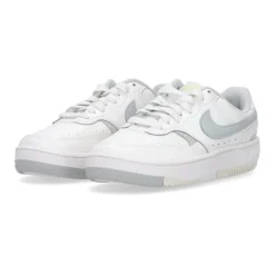 Zapatillas bajas con cordones para mujeres