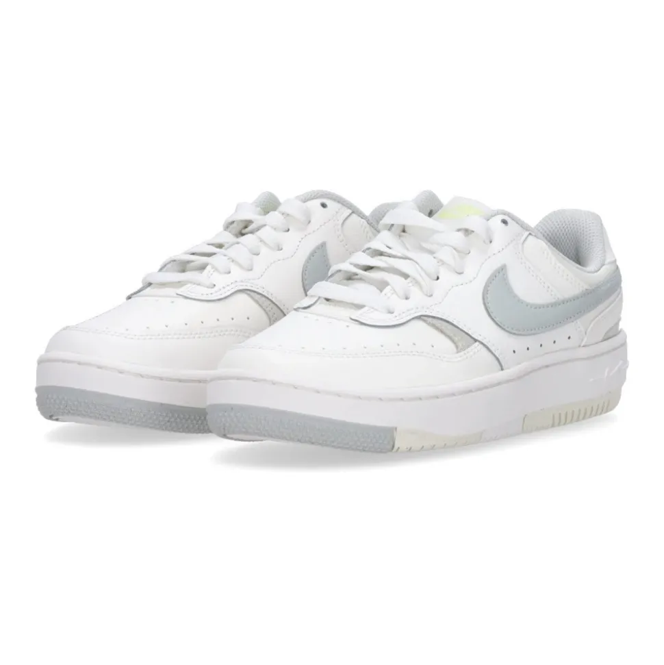Zapatillas bajas con cordones para mujeres