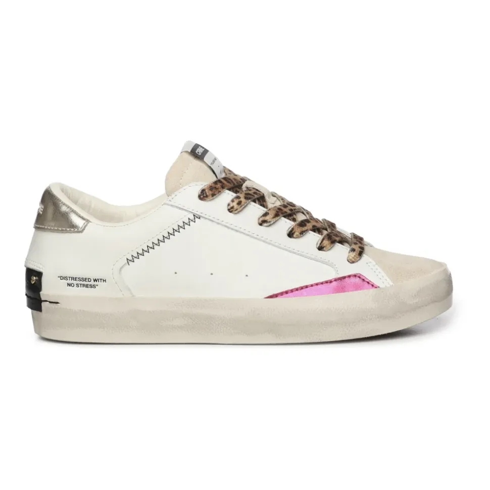 Zapatillas de Cuero con Detalles Metálicos