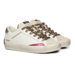 Zapatillas de Cuero con Detalles Metálicos