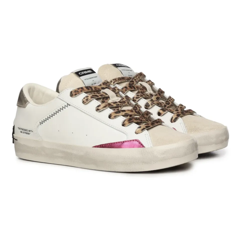 Zapatillas de Cuero con Detalles Metálicos