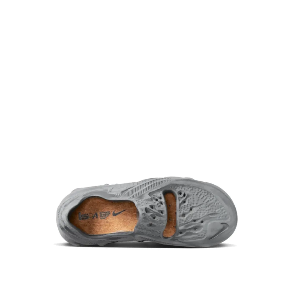 Zapatillas Universal Gris Humo con Logotipo