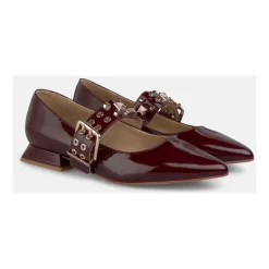 Zapato con hebilla ancha