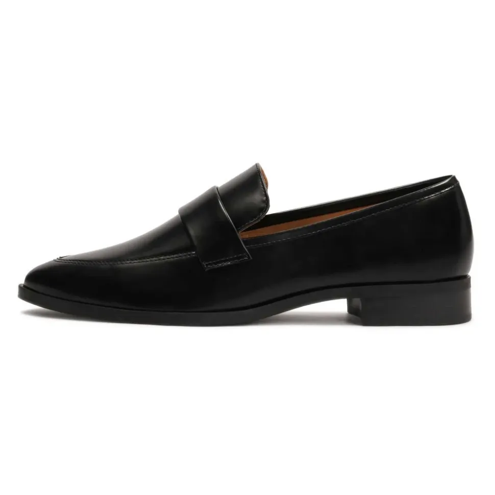 Zapatos de cuero negros sin cordones