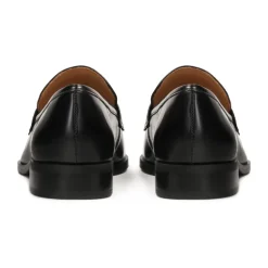 Zapatos de cuero negros sin cordones
