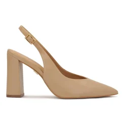 Zapatos de tacón beige con talones al descubierto.Este producto tallaje pequeño.