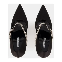 Zapatos de tacón de satén negro con correa de cristal